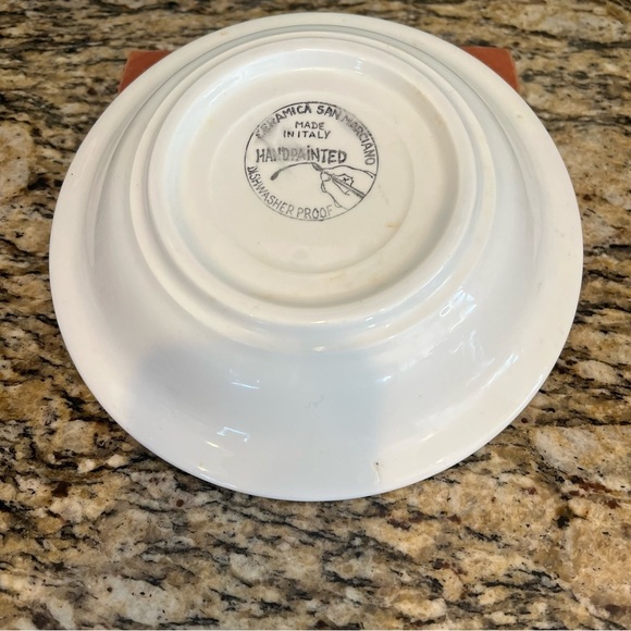 Ceramica San Marciano hand painted, made in Italy bowl. 8” diameter - Picture 3 of 3
